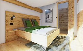 Bergzeit Flat Saalbach Directly On The Ski Piste